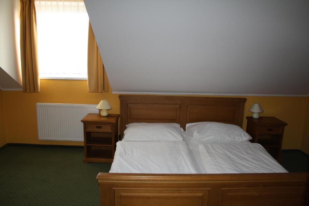 Hotel Boucek Mochov Quarto foto